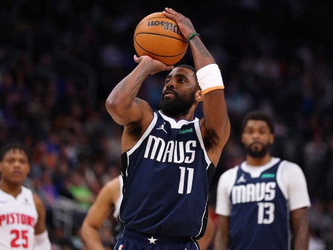 Kyrie Irving versucht, seine innere Enttäuschung zu kontrollieren